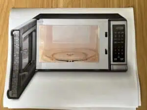 Micro-ondes Black+Decker EM720CB7