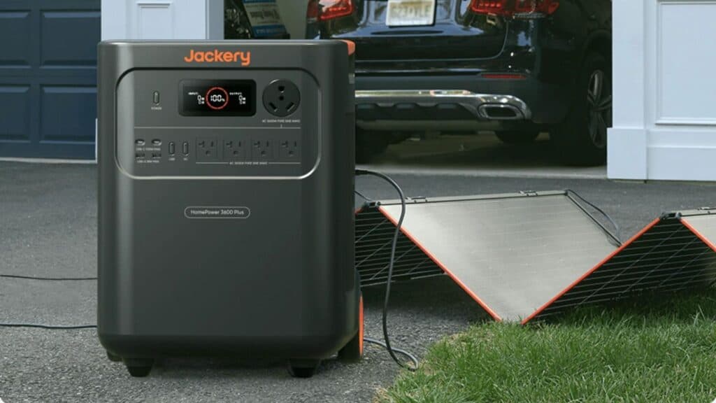 Jackery HP 3600 Charging